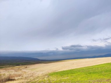 Steppe manzarası, muhteşem manzara, güzel bulutlar.