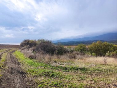 Steppe manzarası, muhteşem manzara, güzel bulutlar.