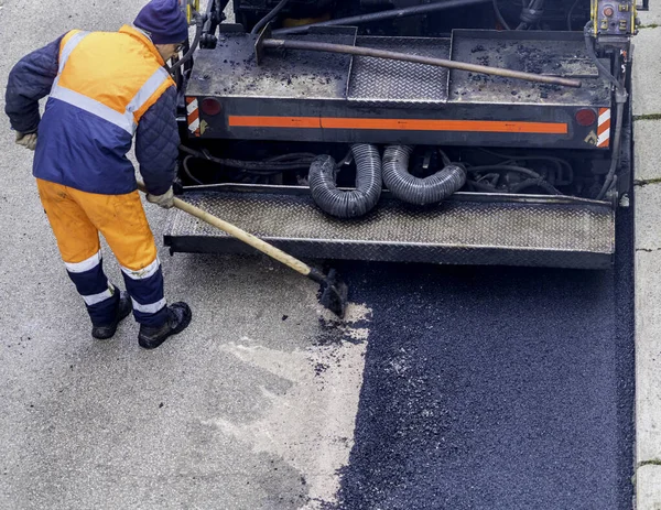 Trabajador Máquina Asfalto Pavimentadora Durante Las Obras Reparación Calle Carretera — Foto de Stock