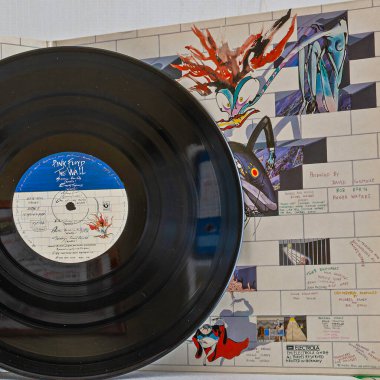 Modugno, İtalya - 25 Nisan 2013: Pink Floyd'un vinil Lps koleksiyonumdan The Wall çift albümü