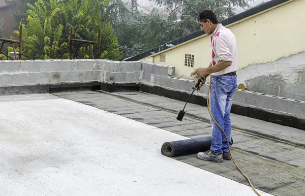 düz çatı onarım kaplama çatı keçe ile çalışır