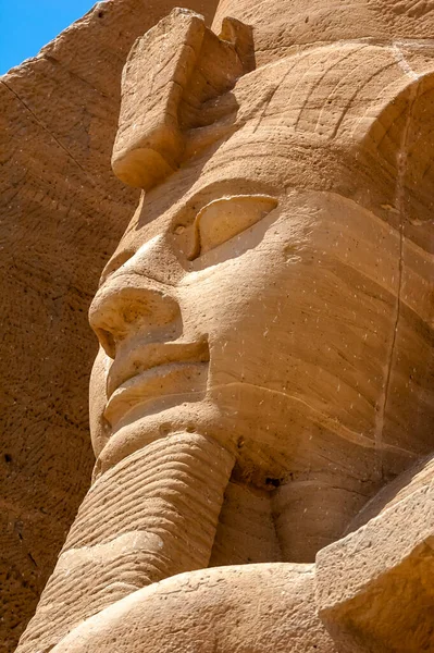 アブシンベル アスワン エジプトの考古学的なサイトのラムセス Colossuses のアブ シンベル神殿 アスワン エジプト 2008 — ストック写真