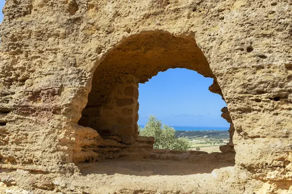 Agrigento, Sicilya, İtalya 3 Mayıs 2024: Agrigento, Sicilya, İtal 'deki Tapınaklar Vadisi' nde Bizans Hipotezi