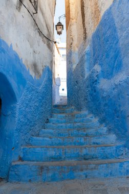 Tipik Şef Kasbah sokağı, Fas 'ın mavi şehri.