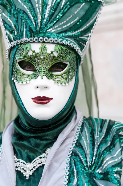 Venedik, İtalya - 28 Şubat 2025 Venedik Karnavalı Maskeleri