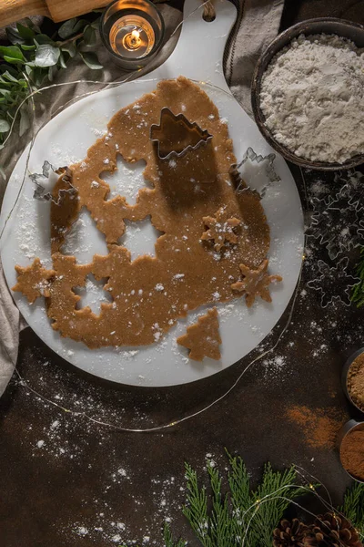Making Christmas Gingerbread Cookies Raw Dough Shape Gingerbread Man Christmas — Stock Photo, Image