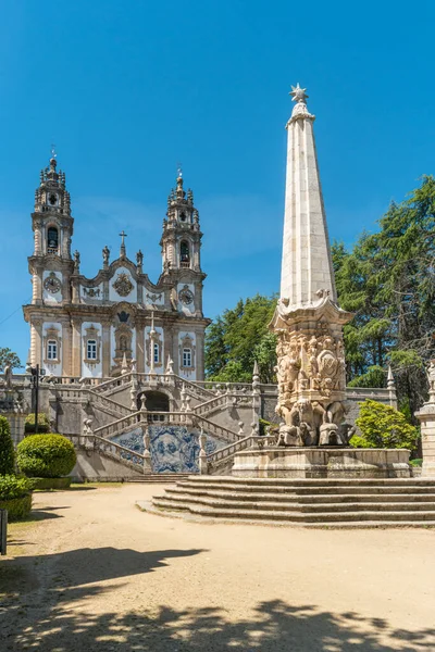 ポルトガルのラメゴにあるレメディの聖母の美しい神社 観光客に人気の国内の主要な巡礼教会ですその素晴らしいバロック建築のための観光客 — ストック写真