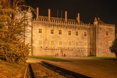 Guimaraes, Portekiz Braganca Duques Sarayı gece görünümü