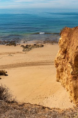 Portimao Algarve Portekiz 'deki Alemao Sahili (Praia do Alemao) manzarası; Portekiz ve Algarve' de seyahat kavramı.