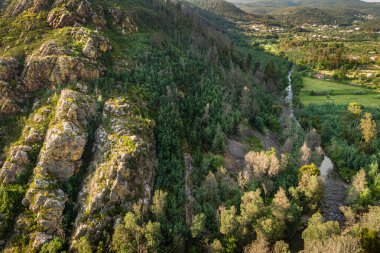 Cerro da Candosa patikalarından görüntü, Gois - Portekiz.