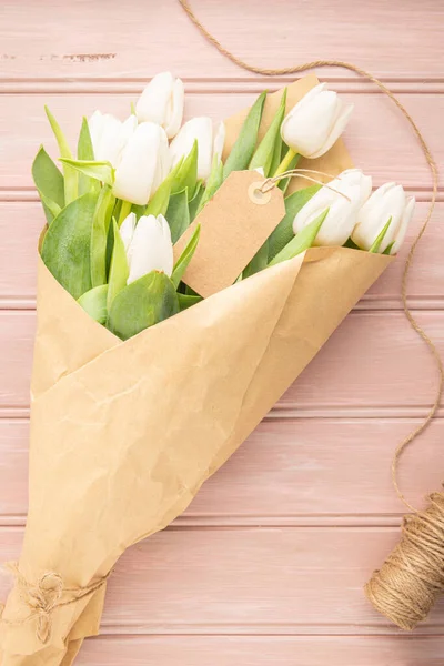 Csokor Fehér Tulipán Rózsaszín Háttér Másolás Helyet Húsvét Felülnézet — Stock Fotó