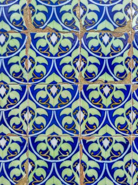 Geleneksel yeşil, mavi ve kahverengi Portekiz dekoratif fayanslar azulejos