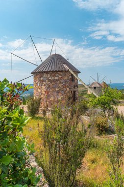 Serra da Atalhada 'daki taş yel değirmenleri, Penacova, Coimbra, Portekiz.