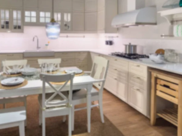 家用厨房与光散景的模糊的背景 — 图库照片