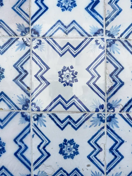 전통적 파란색으로 장식된 포르투 장식용 타일아 — 스톡 사진