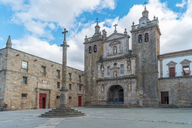 Katedral ve Viseu içinde bina Cloister görüntüleyin. Celtic dönem başa Viseu şehir tarihi kökenleri.