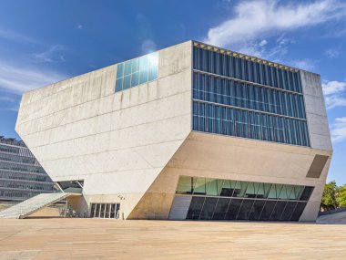 Casa da Musica - Modern Oporto Konser Salonu, Portekiz 'in müziğe adanmış ilk binasıdır. Hollandalı mimar Rem Koolhaas tarafından 5 Temmuz 2015 tarihinde Porto Portekiz 'de tasarlanmıştır..