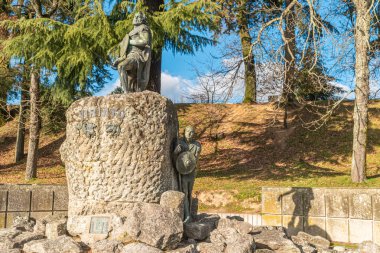 VISEU, PORTUGAL - 15 Şubat 2019: Cava de Viriato heykeli, Lusitanian askeri şefi Roma 'nın İber Yarımadası' nda uyguladığı hakimiyete karşı halkı yönetti.