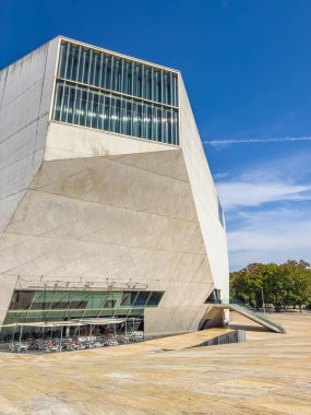 Casa da Musica - Modern Oporto Konser Salonu, Portekiz 'in müziğe adanmış ilk binasıdır. Hollandalı mimar Rem Koolhaas tarafından 5 Temmuz 2015 tarihinde Porto Portekiz 'de tasarlanmıştır..