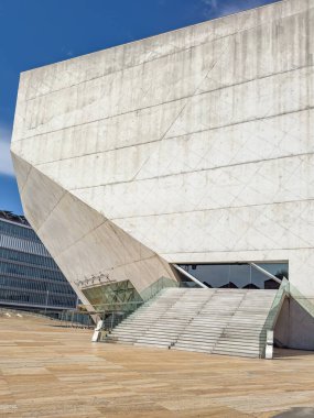 Casa da Musica - Modern Oporto Konser Salonu, Portekiz 'in müziğe adanmış ilk binasıdır. Hollandalı mimar Rem Koolhaas tarafından 5 Temmuz 2015 tarihinde Porto Portekiz 'de tasarlanmıştır..