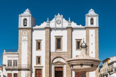 Portekiz, Evora 'da Giraldo Meydanı (Praca do Giraldo). Evora bir UNESCO Dünya Mirası Alanı.