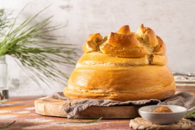 Mutfak tezgahında sis var. Fogaca, Santa Maria da Feira, Aveiro, Portekiz 'den geleneksel bir pastadır.