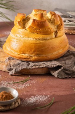 Mutfak tezgahında sis var. Fogaca, Santa Maria da Feira, Aveiro, Portekiz 'den geleneksel bir pastadır.