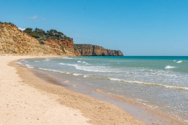 Ponta da Piedade, Algarve bölgesi, Portekiz 'deki Lagos yakınlarında güzel kumlu bir sahil.