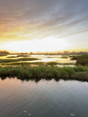 Gün batımı görünümü'Ria de Aveiro, Ovar, Portekiz