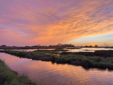 Gün batımı görünümü'Ria de Aveiro, Ovar, Portekiz