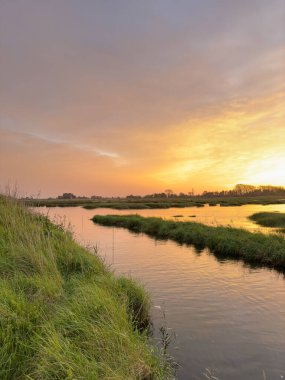 Gün batımı görünümü'Ria de Aveiro, Ovar, Portekiz