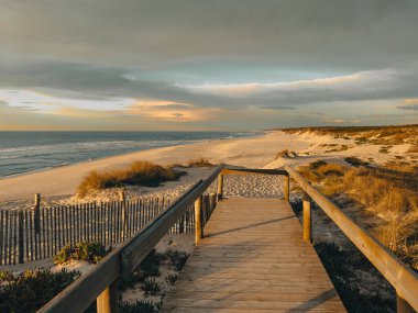Furadouro beach, Ovar, Portekiz Aveiro bölgesinde bir günbatımı.