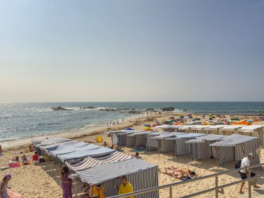 Mindelo, Portekiz - 19 Ağustos 2024: Mindelo plajı. Vila do Conde Coast ve Mindelo Ornithological Reserve, Portekiz Bölgesel Koruma Alanı