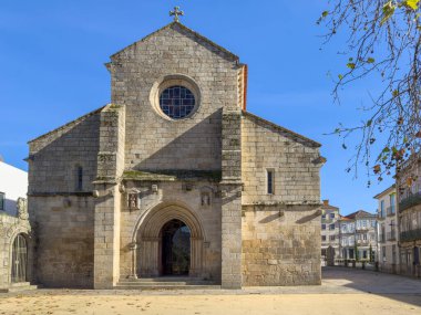 Sonbaharda Vila Real Se Katedrali cephesi, aynı zamanda Sao Domingo Kilisesi olarak da bilinir, Portekiz 'in kuzeyinde.