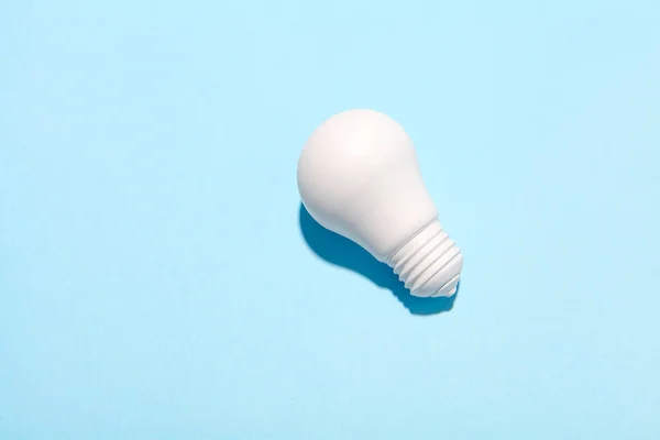 stock image Light bulb success business ideas creativity and inspiration concepts on blue background. Goal achievements flat lay minimalist composition