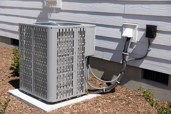 Airconditioner Eenheid Bevestigd Aan Residentieel Eigendom — Stockfoto