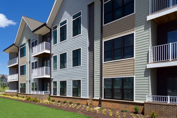 New Apartment Building Exterior Landscaping — Stock Photo, Image