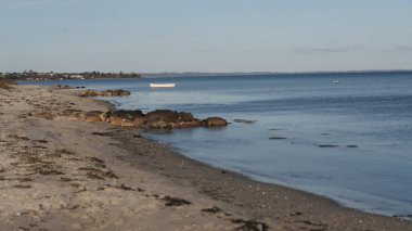 Deniz kıyısının güzel manzarası