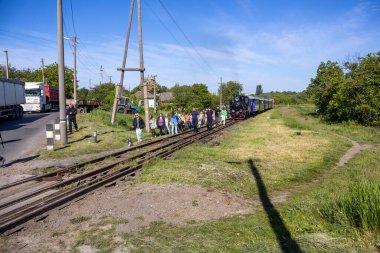 Haivoron, Ukrayna - 10 Temmuz 2021: Eski buharlı lokomotif 159-4-95 Haivoron tren istasyonu yakınında