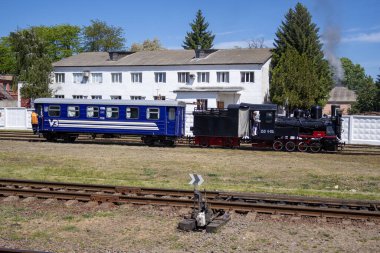 Haivoron, Ukrayna - 10 Temmuz 2021: Eski buharlı lokomotif 159-4-95 Haivoron tren istasyonu yakınında