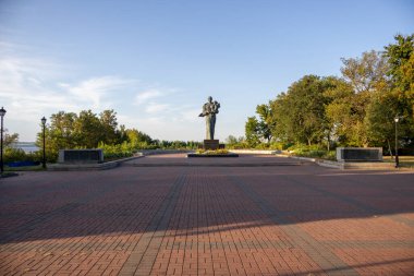Kaniv, Ukrayna - 1 Eylül 2024: İkinci Dünya Savaşı Kahramanları Anıtı