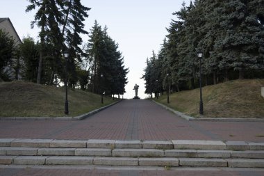 Kaniv, Ukrayna - 1 Eylül 2024: İkinci Dünya Savaşı Kahramanları Anıtı