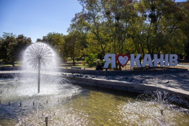 Kaniv, Ukrayna - 1 Eylül 2024: Otobüs durağının yakınındaki 