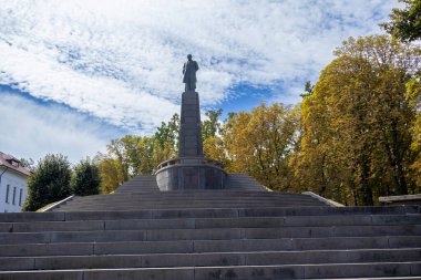 Kaniv, Ukrayna - 1 Eylül 2024: Taras Shevchenko Anıtı Taras Tepesi veya Kaniv, Ukrayna 'da Chernecha Hora 