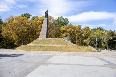 Kaniv, Ukrayna - 1 Eylül 2024: Taras Shevchenko Anıtı Taras Tepesi veya Kaniv, Ukrayna 'da Chernecha Hora 