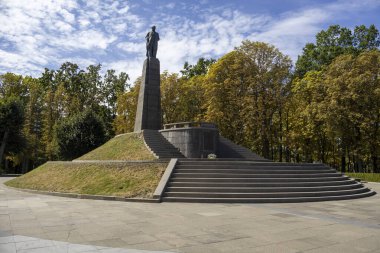 Kaniv, Ukrayna - 1 Eylül 2024: Taras Shevchenko Anıtı Taras Tepesi veya Kaniv, Ukrayna 'da Chernecha Hora 