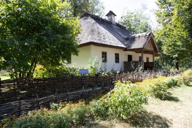 Kaniv, Ukrayna - 29 Ağustos 2021: Tarasova svitlyca - Yadlovsky 'nin Chernecha Dağı' ndaki evi ve Taras Shevchenko 'nun ilk ulusal müzesi
