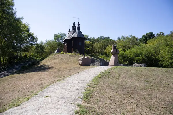 Kaniv, Ukrayna - 1 Eylül 2024: Ukrayna Ortodoks Kilisesi (Ukrayna Ortodoks Kilisesi))