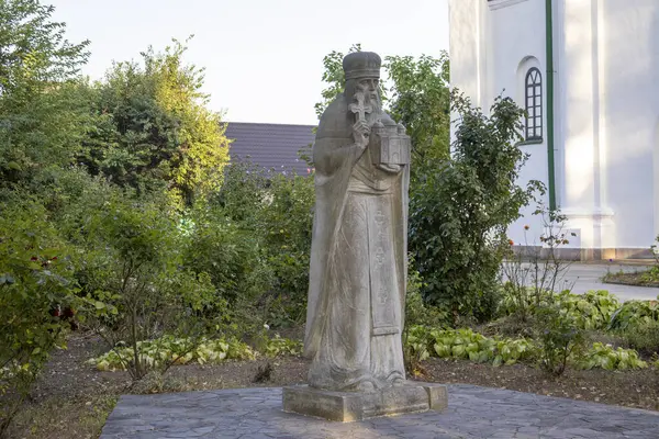 Kaniv, Ukrayna - 5 Ekim 2019; St. Macarii Kanivskyi Anıtı