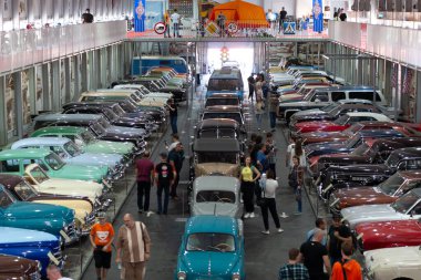 Kyiv, Ukrayna - 29 Eylül 2024: Kyiv Eski Araba Festivali Sergisi